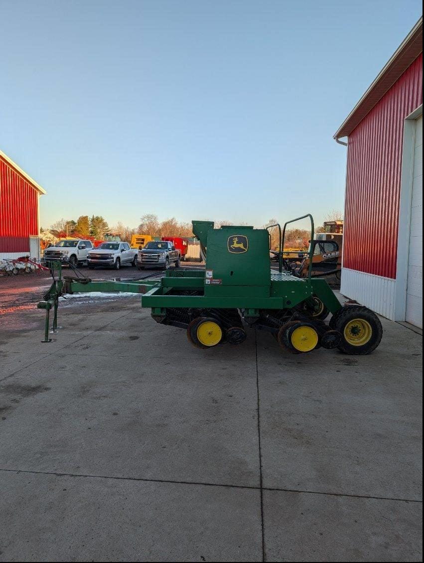 John Deere 750 Image