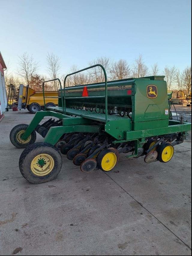 Image of John Deere 750 equipment image 1