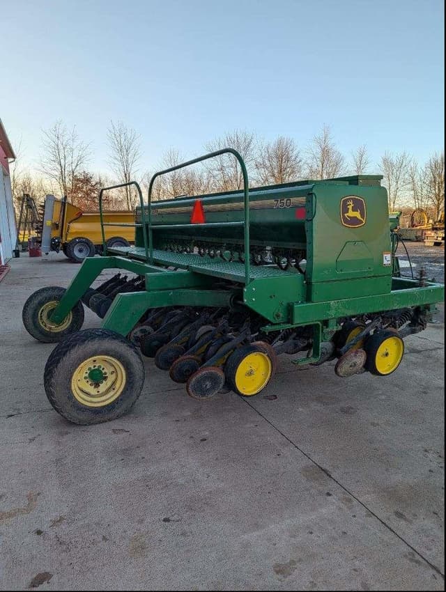 Image of John Deere 750 equipment image 1
