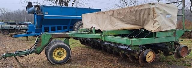 Image of John Deere 750 equipment image 2