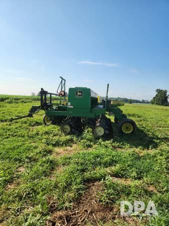 Image of John Deere 750 equipment image 1