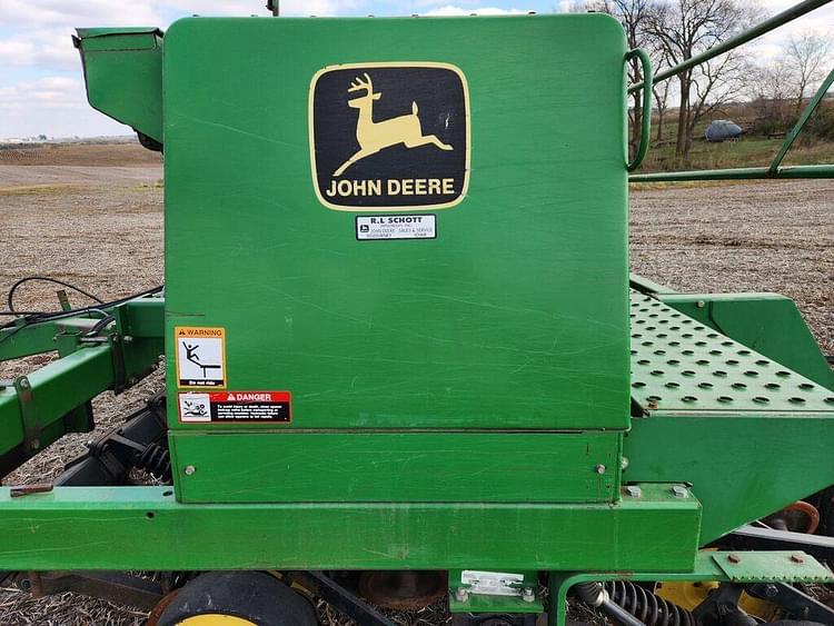 Main image John Deere 750 19