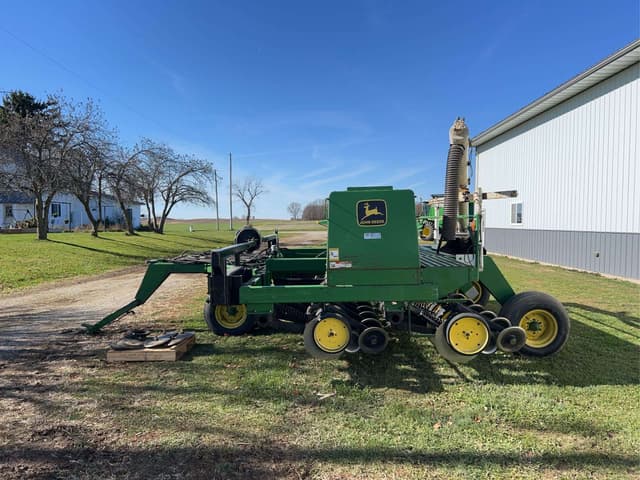 Image of John Deere 750 equipment image 1