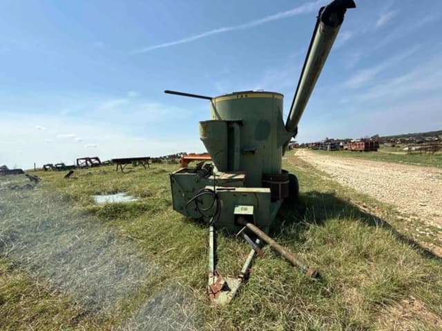 Image of John Deere 750 equipment image 1