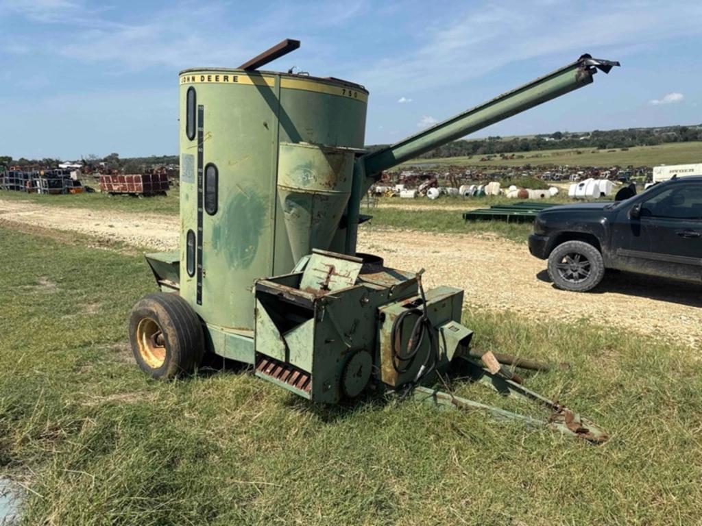 Image of John Deere 750 Primary image