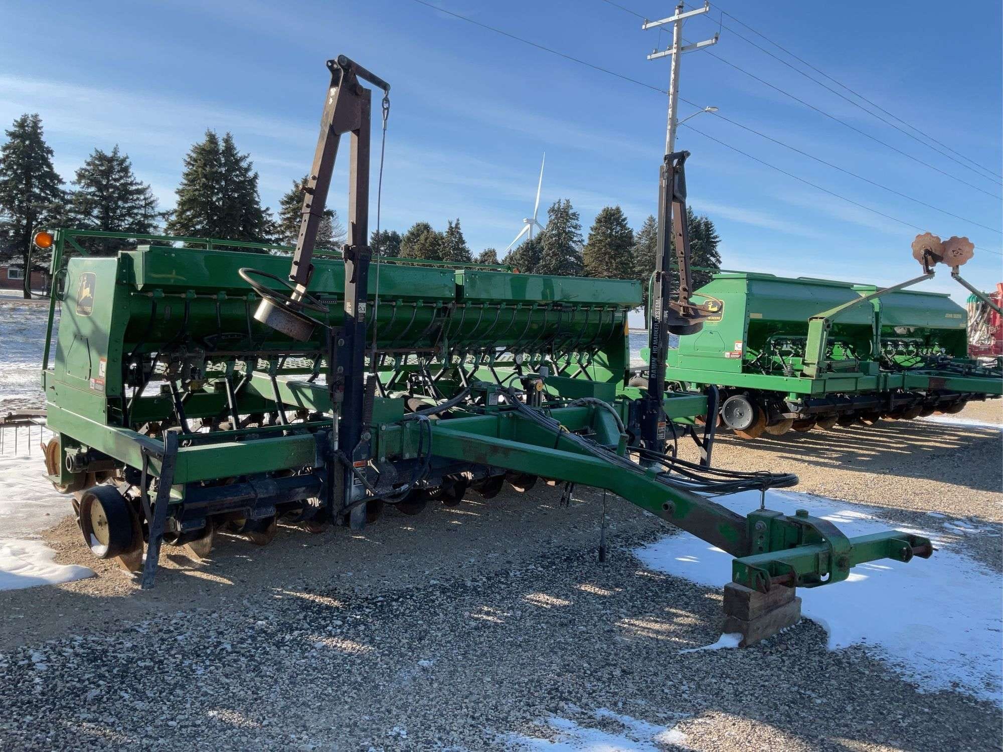 John Deere 750 Equipment Image0