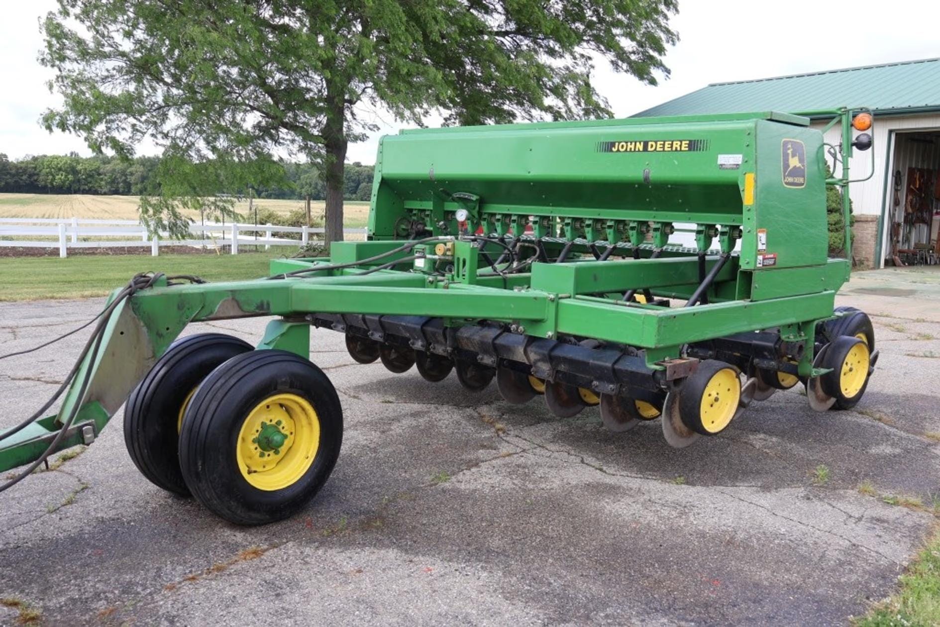 John Deere 750 Equipment Image0