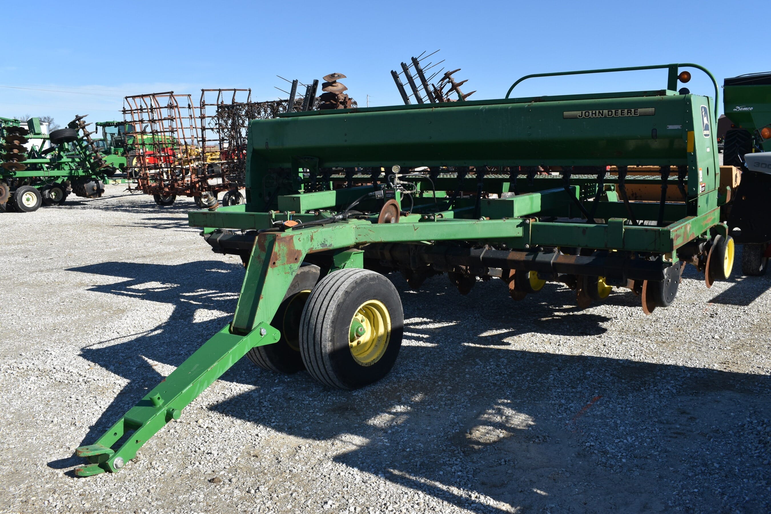 John Deere 750 Equipment Image0