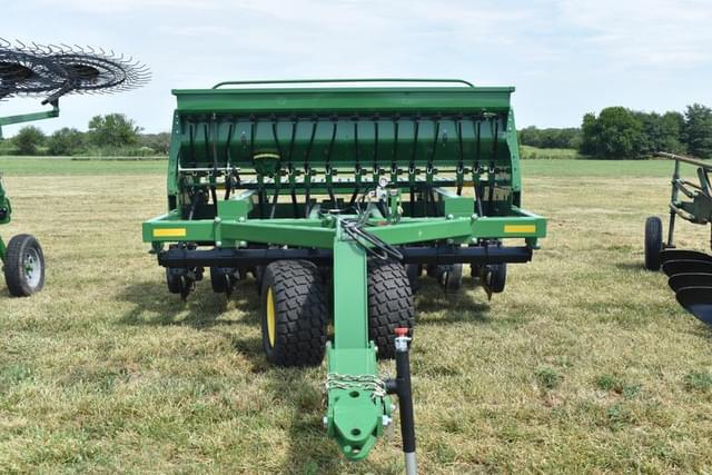 Image of John Deere 750 equipment image 1