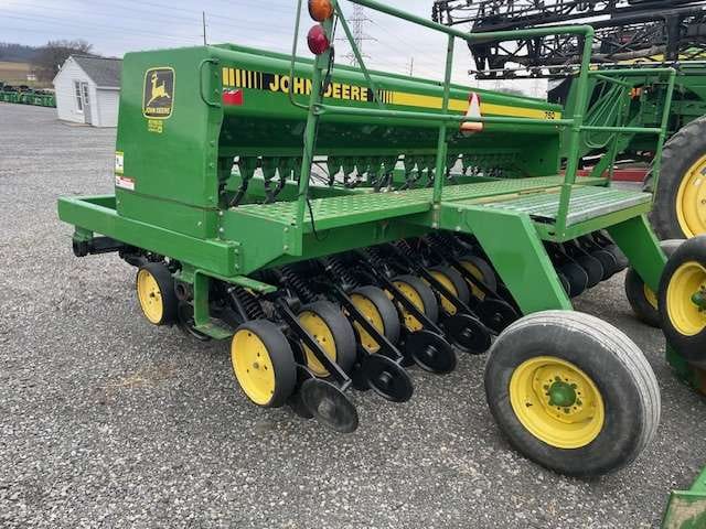 John Deere 750 Equipment Image0