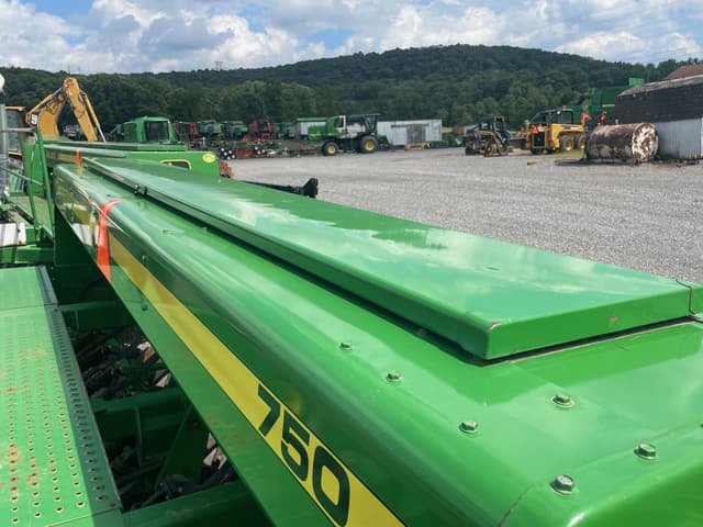 Image of John Deere 750 equipment image 1