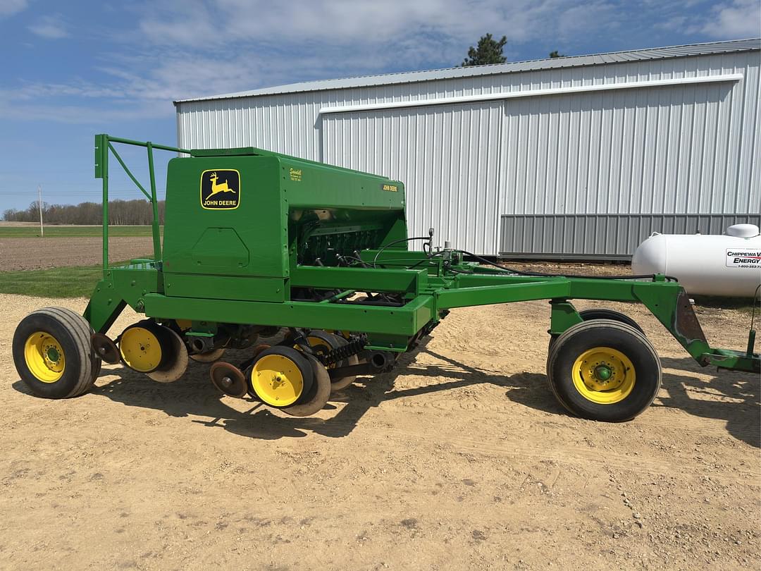 Image of John Deere 750 Primary image