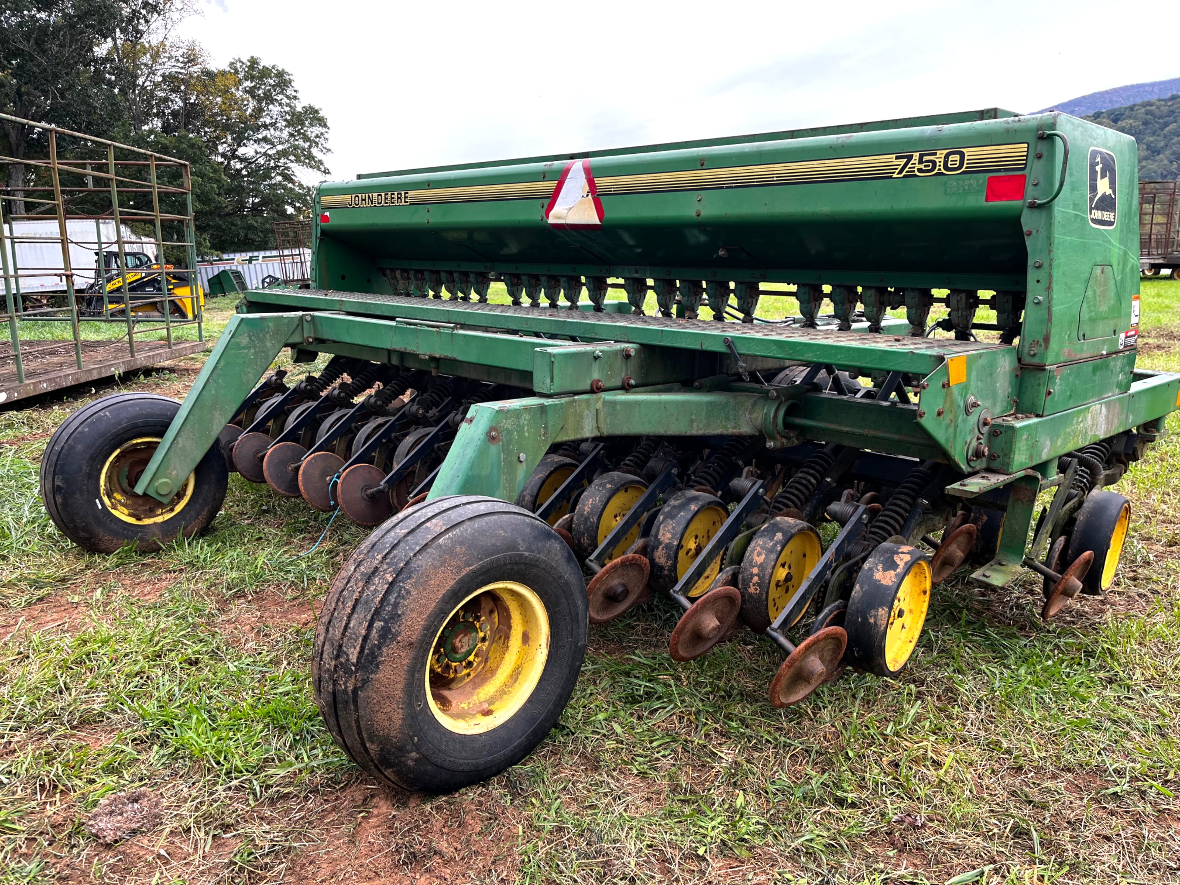 Main image John Deere 750