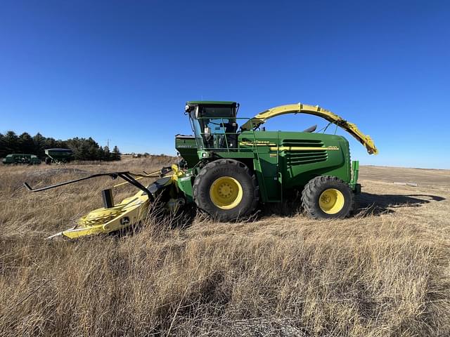 Image of John Deere 7500 equipment image 1