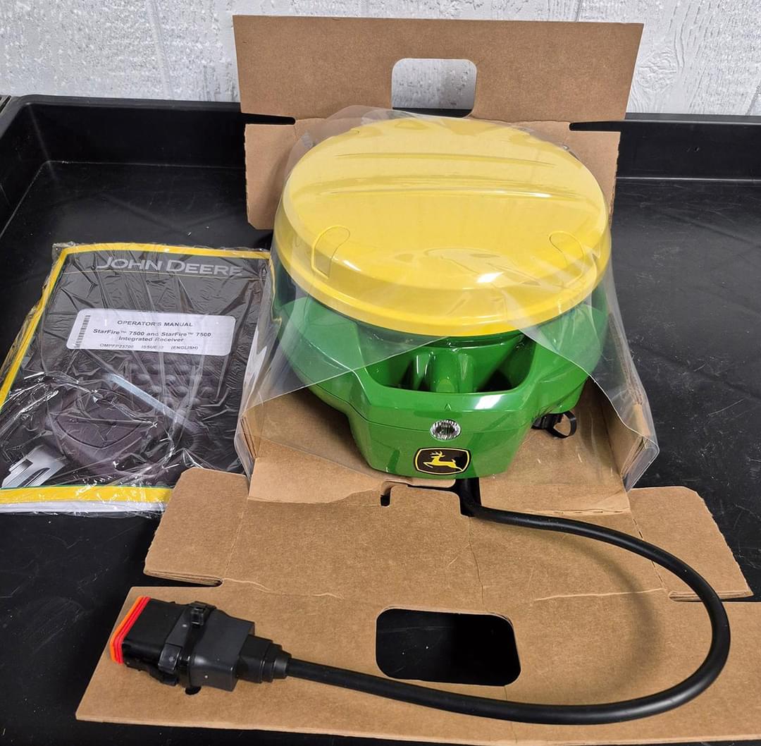 Image of John Deere StarFire 7500 Image 0