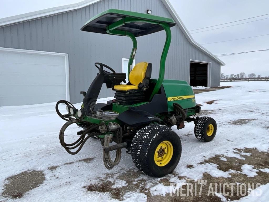 John Deere 7500 Equipment Image0