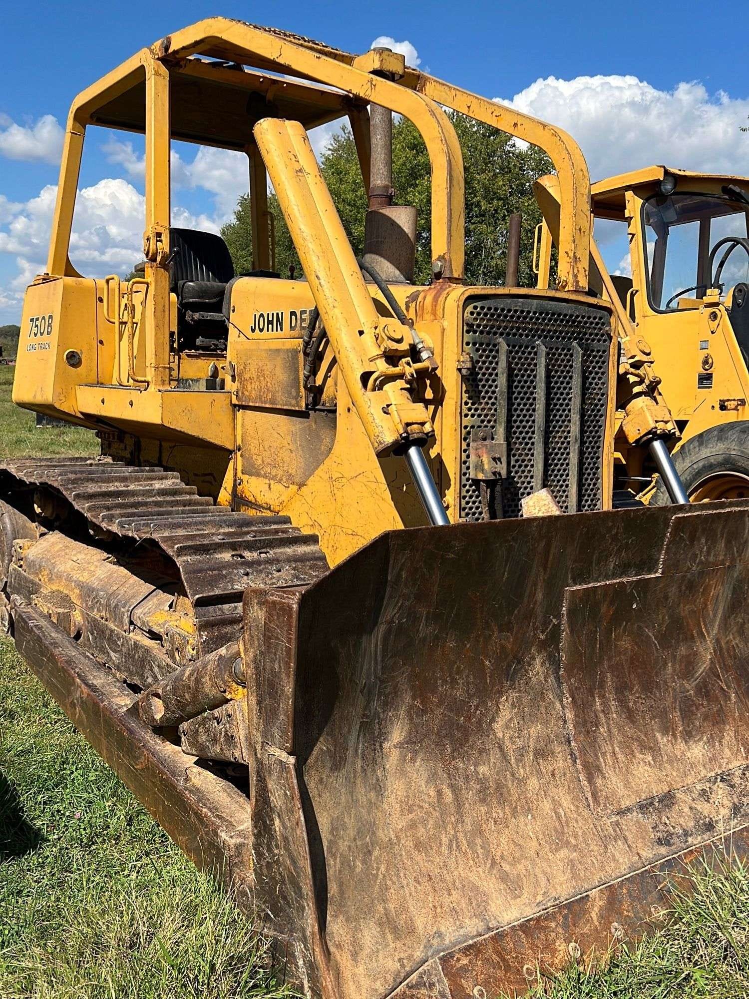 Main image John Deere 750B