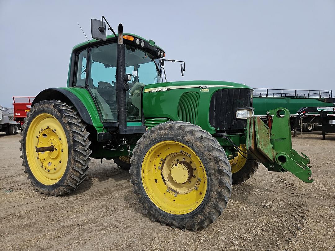 Image of John Deere 7520 Primary image