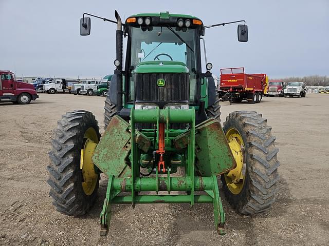 Image of John Deere 7520 equipment image 1