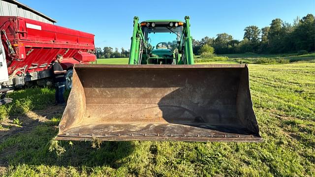 Image of John Deere 7520 equipment image 1