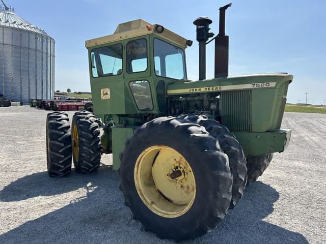 Image of John Deere 7520 equipment image 3