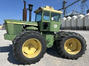 John Deere 7520 Image
