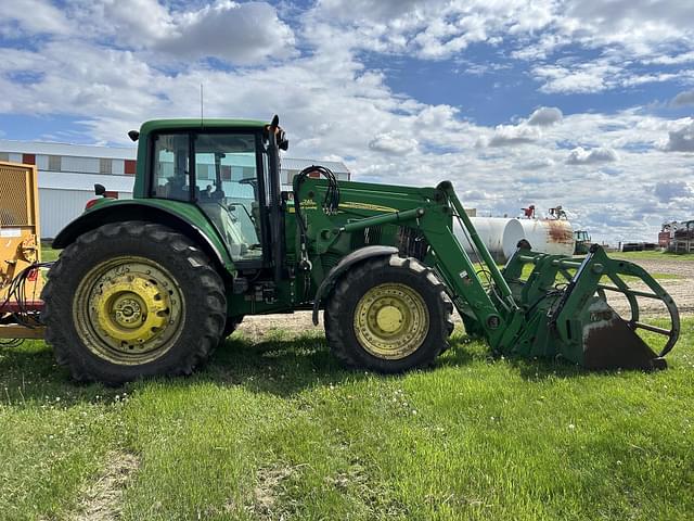 Image of John Deere 7520 equipment image 3