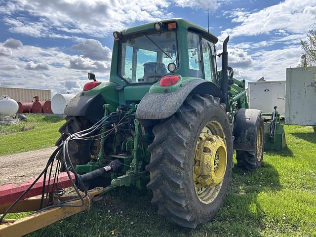 Image of John Deere 7520 equipment image 4