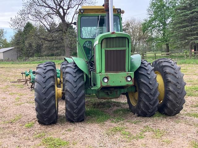 Image of John Deere 7520 equipment image 1