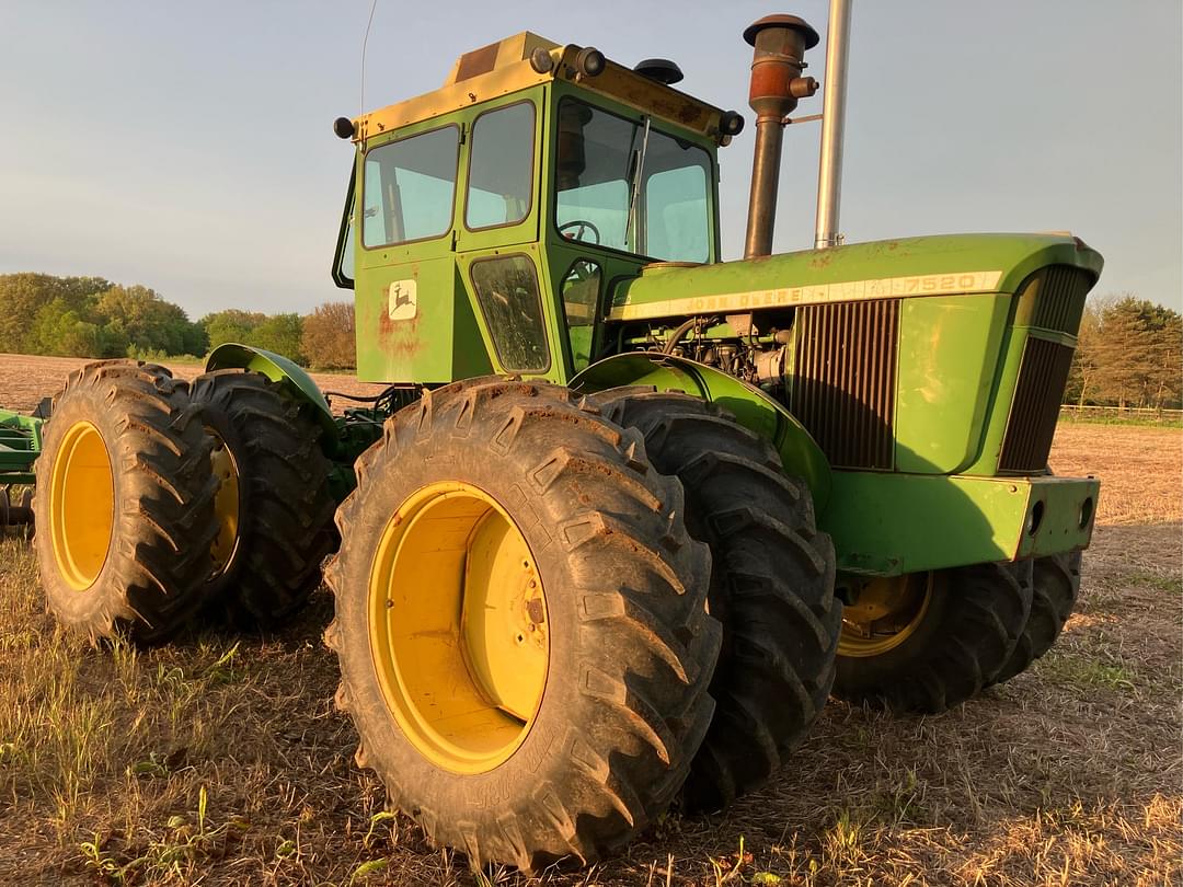 Image of John Deere 7520 Primary image