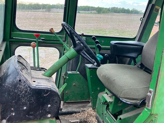 Image of John Deere 7520 equipment image 3
