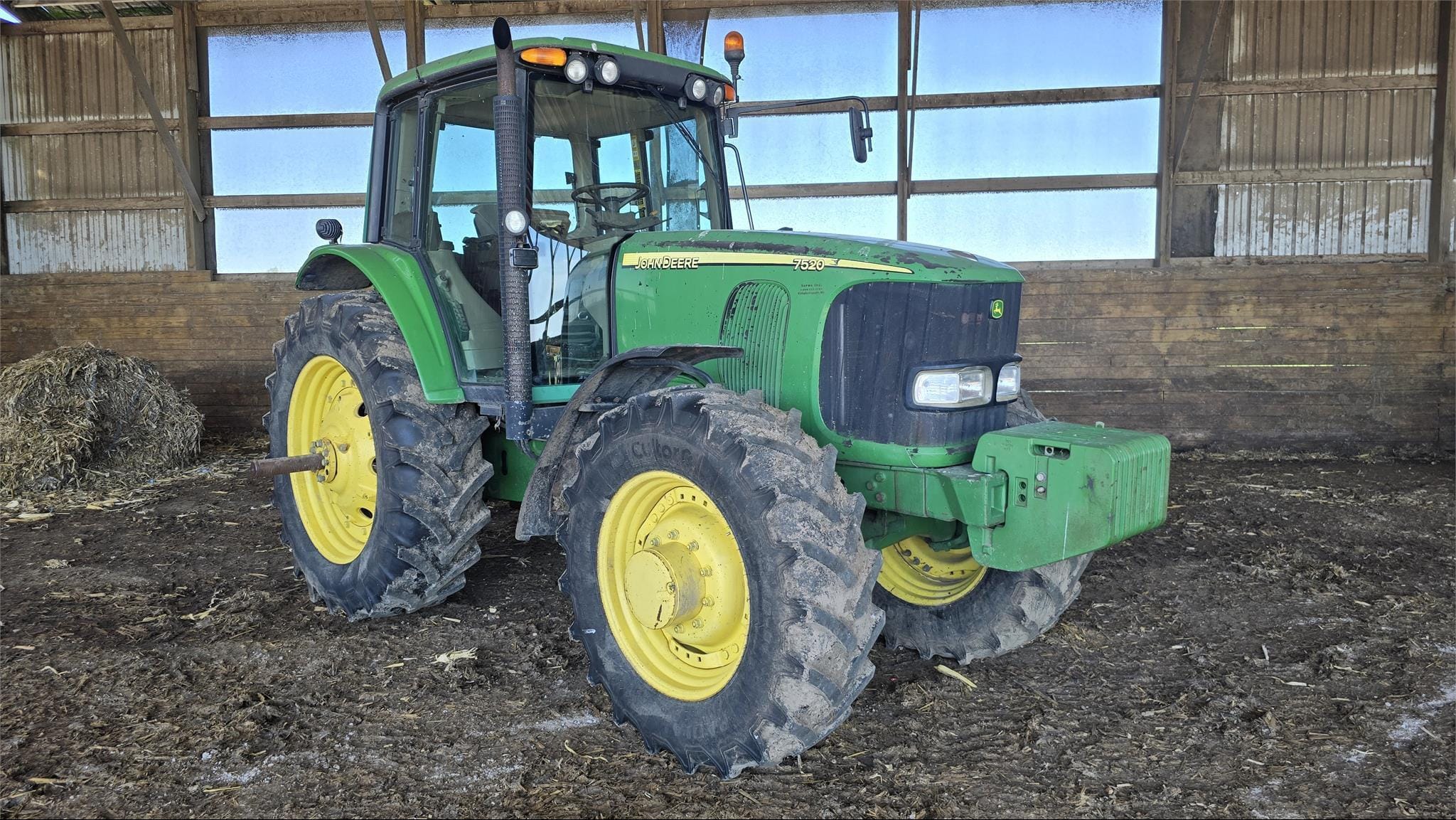 John Deere 7520 Equipment Image0