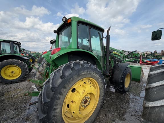 Image of John Deere 7520 equipment image 3
