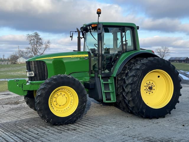 Image of John Deere 7520 equipment image 1