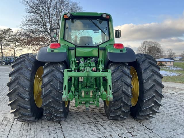 Image of John Deere 7520 equipment image 4