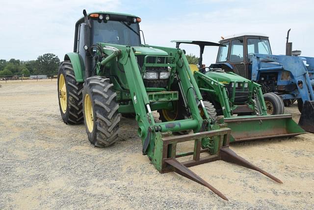 Image of John Deere 7520 equipment image 2