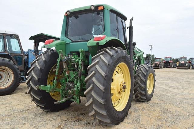 Image of John Deere 7520 equipment image 1