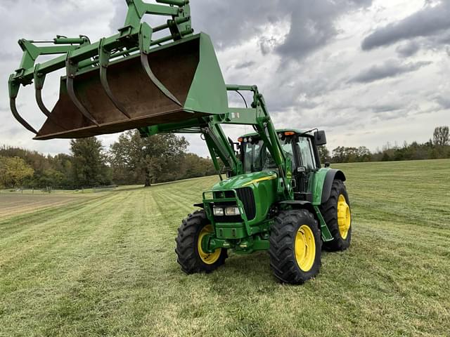 Image of John Deere 7520 equipment image 2