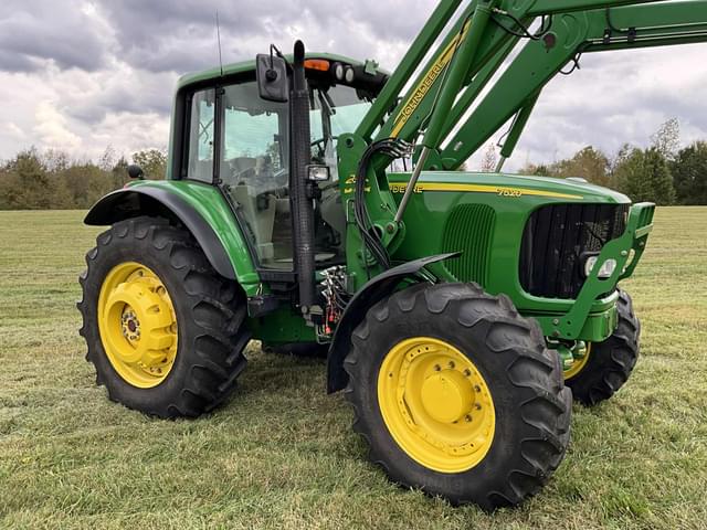 Image of John Deere 7520 equipment image 4