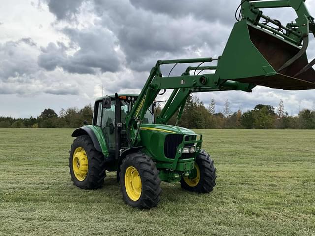 Image of John Deere 7520 equipment image 1