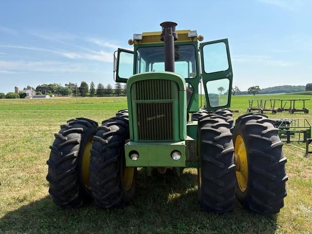 Image of John Deere 7520 equipment image 1