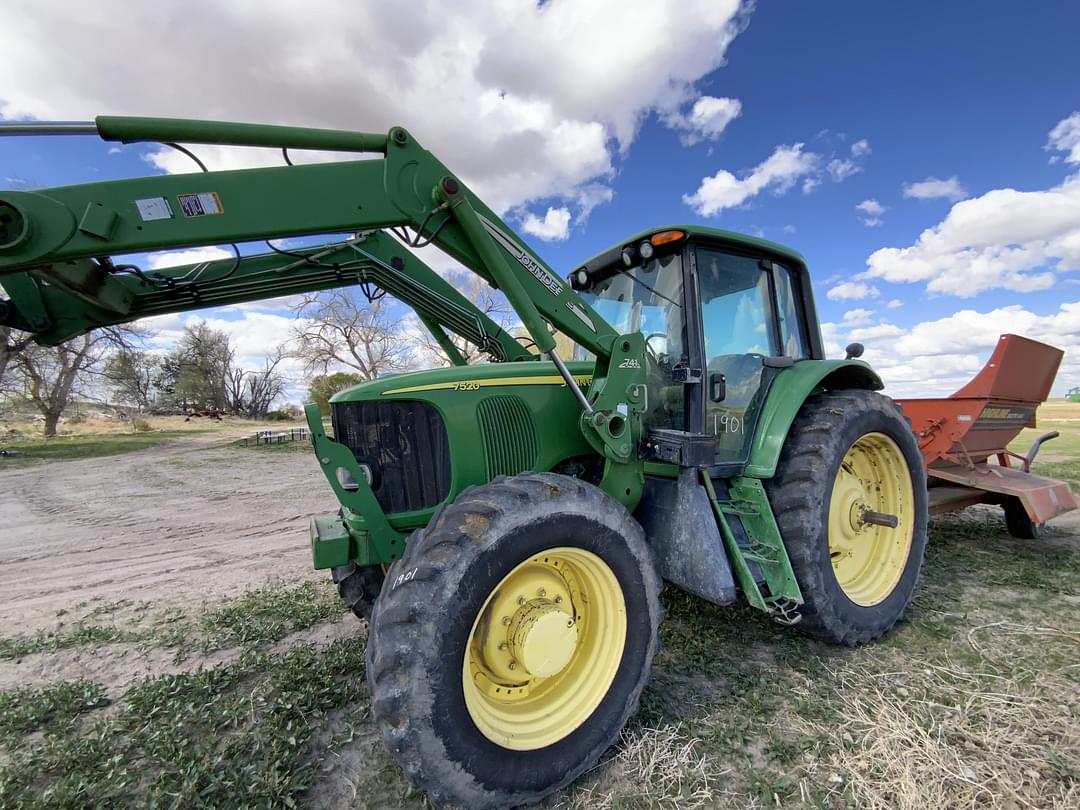 Image of John Deere 7520 Primary image