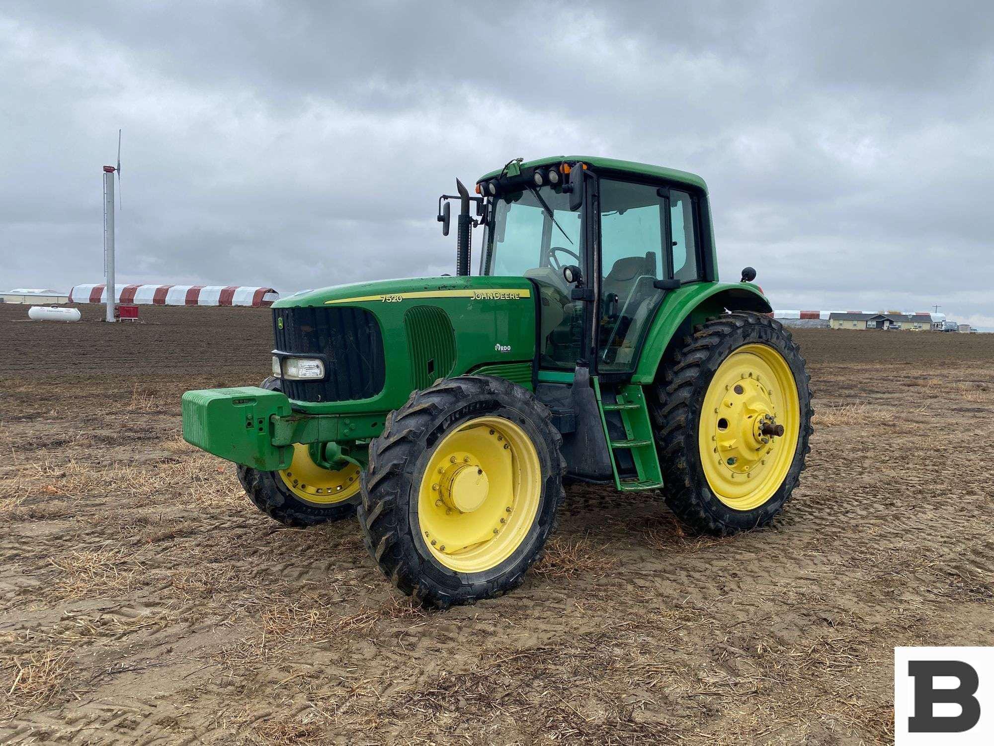 Main image John Deere 7520
