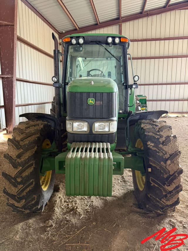Image of John Deere 7520 equipment image 1