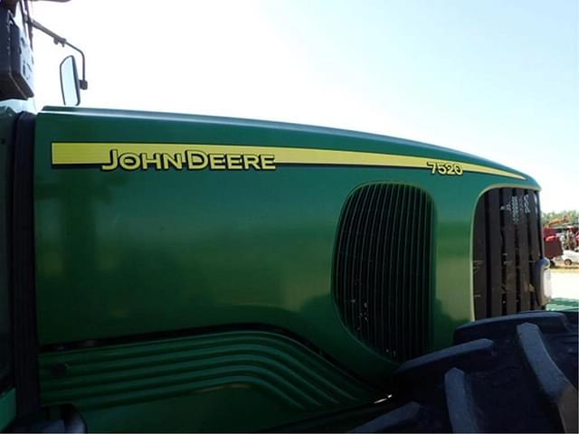 Image of John Deere 7520 equipment image 3