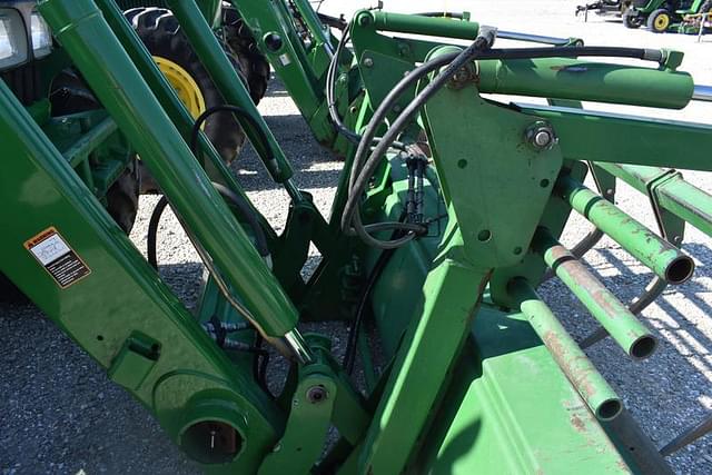 Image of John Deere 7520 equipment image 4