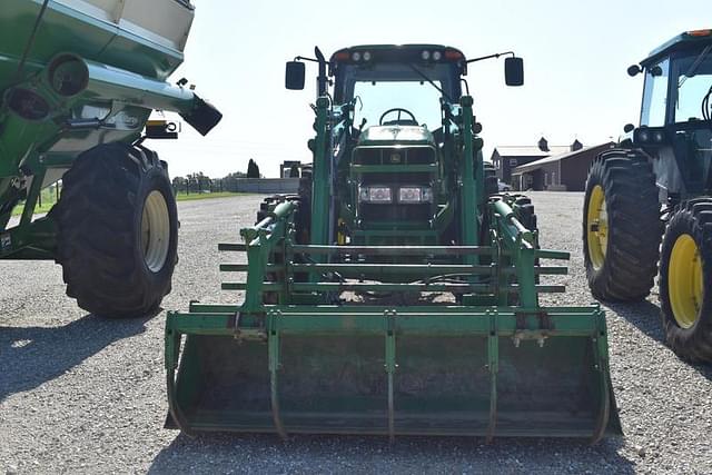 Image of John Deere 7520 equipment image 1