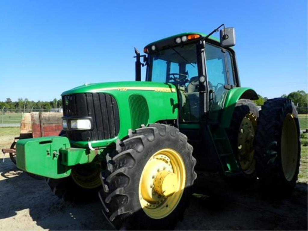 Image of John Deere 7520 Primary image