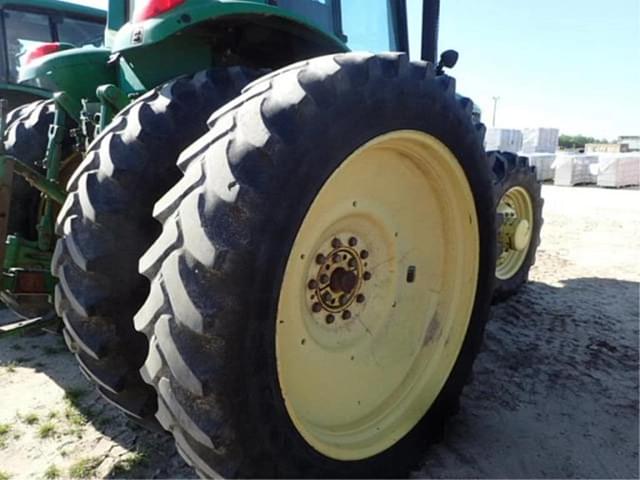 Image of John Deere 7520 equipment image 4