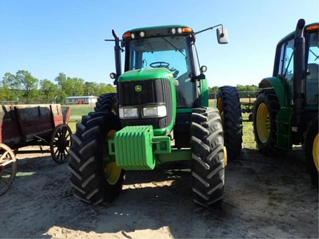 Image of John Deere 7520 equipment image 1
